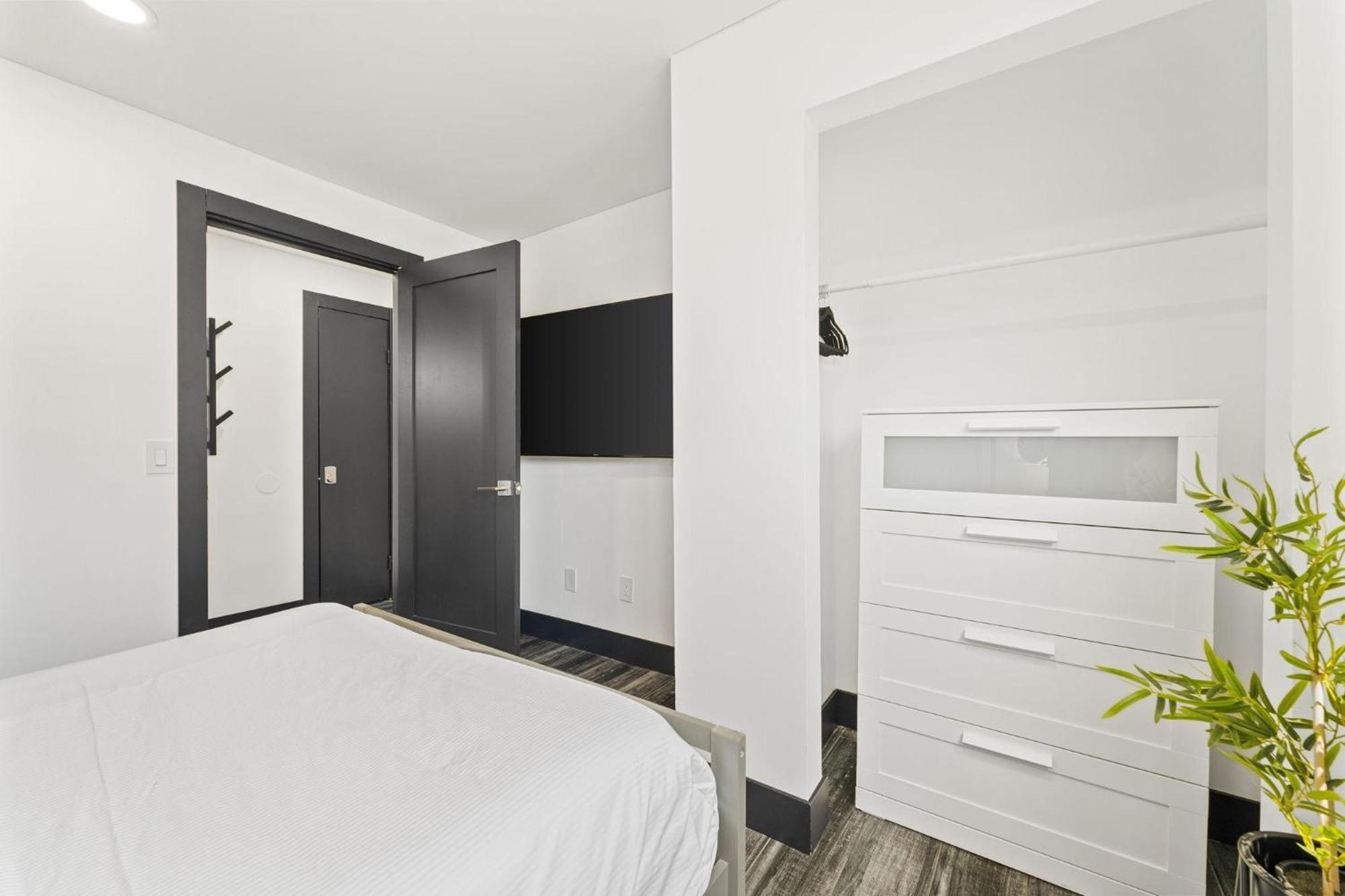The Summit 132 Apartment